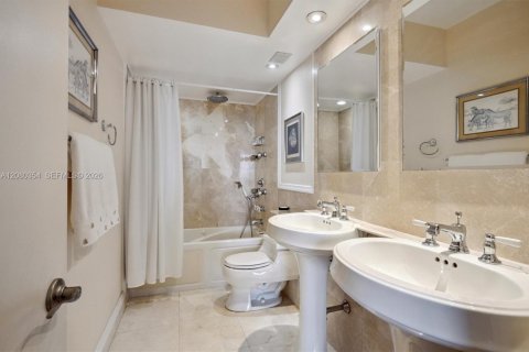 Copropriété à vendre à Sunny Isles Beach, Floride: 2 chambres, 120.31 m2 № 2348566 - photo 11