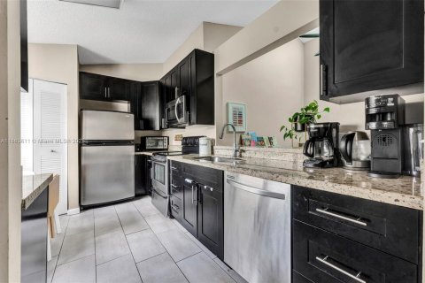Condo in Plantation, Florida, 2 bedrooms  № 1891495 - photo 9