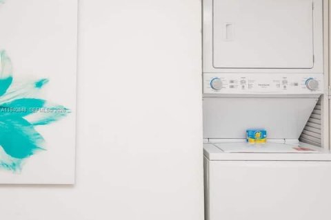 Copropriété à vendre à Hallandale Beach, Floride: 2 chambres, 95.5 m2 № 1998025 - photo 19