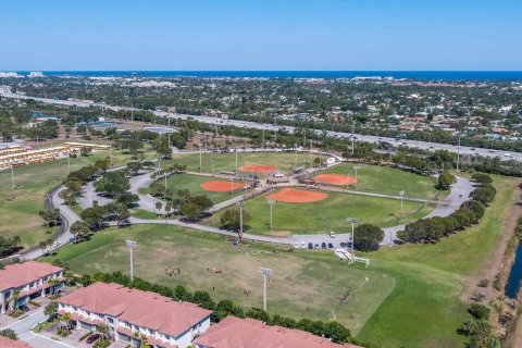 Townhouse in Boynton Beach, Florida 3 bedrooms, 205.22 sq.m. № 1127758 - photo 1