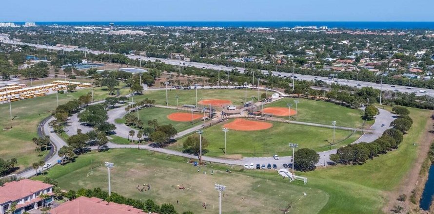 Townhouse in Boynton Beach, Florida 3 bedrooms, 205.22 sq.m. № 1127758