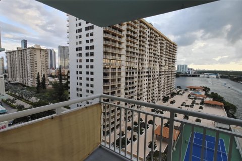 Condominio en venta en Sunny Isles Beach, Florida, 1 dormitorio, 102.56 m2 № 1992468 - foto 15
