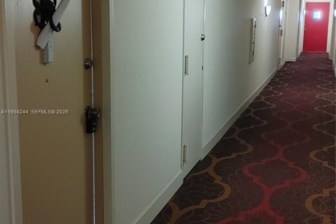 Condominio en venta en Sunny Isles Beach, Florida, 1 dormitorio, 102.56 m2 № 1992468 - foto 16