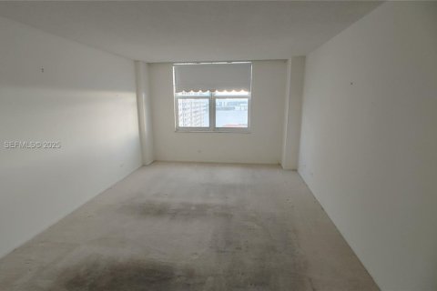 Condominio en venta en Sunny Isles Beach, Florida, 1 dormitorio, 102.56 m2 № 1992468 - foto 10