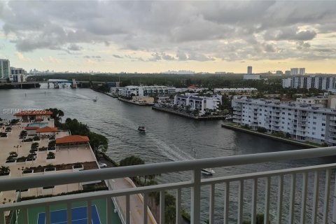 Condominio en venta en Sunny Isles Beach, Florida, 1 dormitorio, 102.56 m2 № 1992468 - foto 2