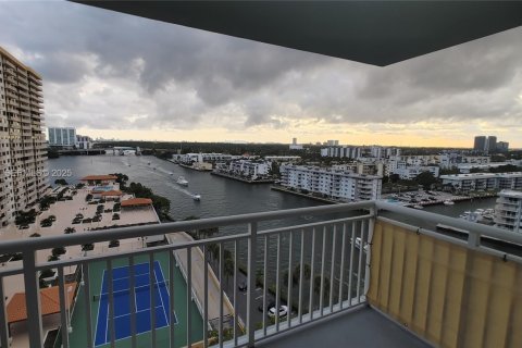 Condominio en venta en Sunny Isles Beach, Florida, 1 dormitorio, 102.56 m2 № 1992468 - foto 14
