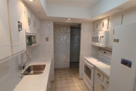 Condominio en venta en Sunny Isles Beach, Florida, 1 dormitorio, 102.56 m2 № 1992468 - foto 5