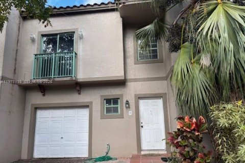 Townhouse in Miami, Florida 3 bedrooms, 141.95 sq.m. № 2040875