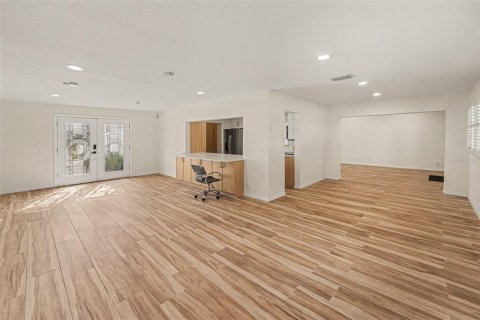 Villa ou maison à vendre à Tampa, Floride: 4 chambres, 225.01 m2 № 2398943 - photo 5