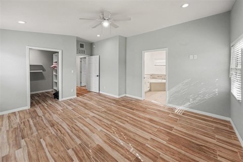 Villa ou maison à vendre à Tampa, Floride: 4 chambres, 225.01 m2 № 2398943 - photo 14