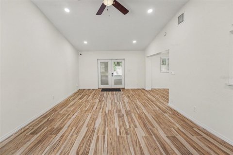 Villa ou maison à vendre à Tampa, Floride: 4 chambres, 225.01 m2 № 2398943 - photo 10