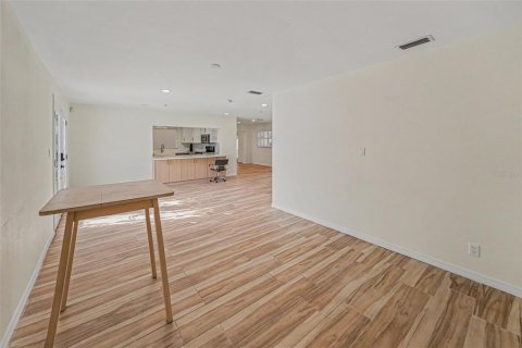 Villa ou maison à vendre à Tampa, Floride: 4 chambres, 225.01 m2 № 2398943 - photo 6