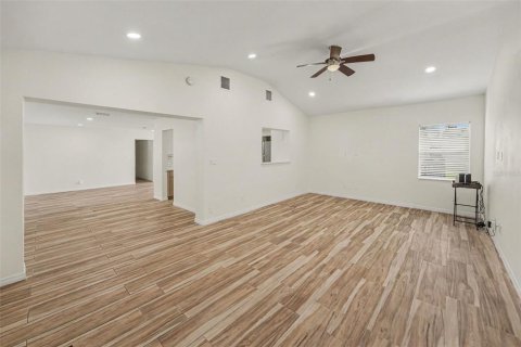Villa ou maison à vendre à Tampa, Floride: 4 chambres, 225.01 m2 № 2398943 - photo 9