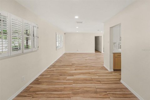 Villa ou maison à vendre à Tampa, Floride: 4 chambres, 225.01 m2 № 2398943 - photo 8