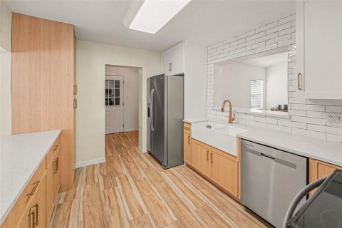 Villa ou maison à vendre à Tampa, Floride: 4 chambres, 225.01 m2 № 2398943 - photo 13