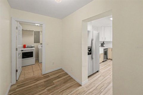 Villa ou maison à vendre à Tampa, Floride: 4 chambres, 225.01 m2 № 2398943 - photo 11