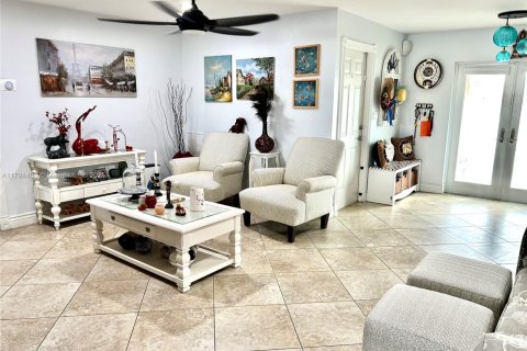 Casa en venta en Fort Myers, Florida, 3 dormitorios, 185.8 m2 № 1641422 - foto 15