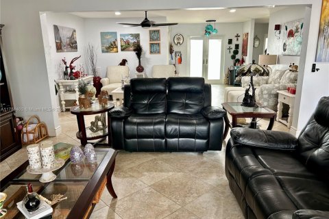 Casa en venta en Fort Myers, Florida, 3 dormitorios, 185.8 m2 № 1641422 - foto 23