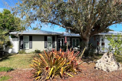 Casa en venta en Fort Myers, Florida, 3 dormitorios, 185.8 m2 № 1641422 - foto 5