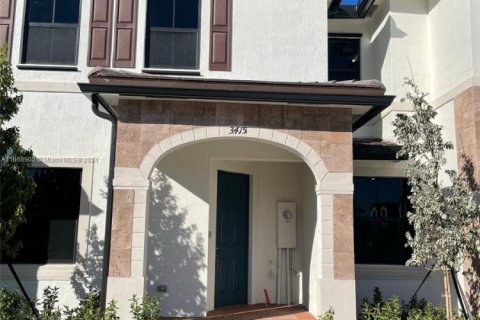 Touwnhouse à vendre à Hialeah, Floride: 3 chambres, 153.29 m2 № 1958132 - photo 1