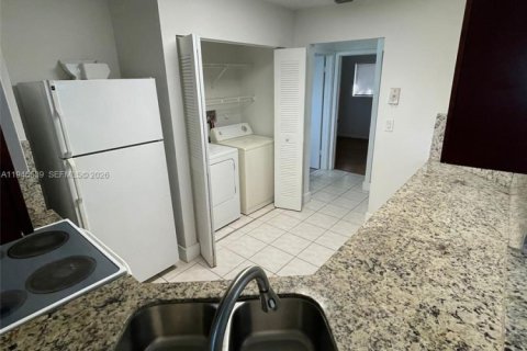 Copropriété à vendre à Oakland Park, Floride: 2 chambres, 94.76 m2 № 2152870 - photo 4