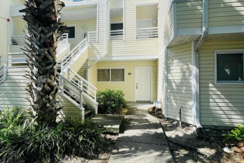 Copropriété à vendre à Oakland Park, Floride: 2 chambres, 94.76 m2 № 2152870 - photo 1