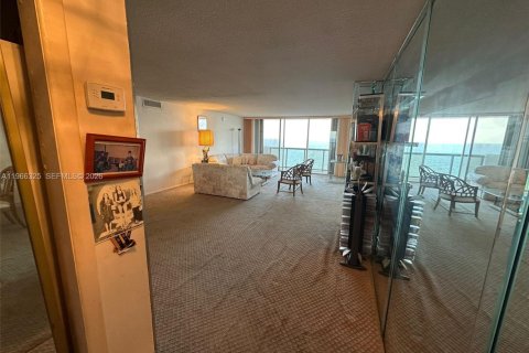 Copropriété à vendre à Miami Beach, Floride: 2 chambres, 154.87 m2 № 2027982 - photo 11