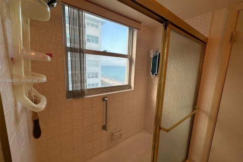 Copropriété à vendre à Miami Beach, Floride: 2 chambres, 154.87 m2 № 2027982 - photo 12