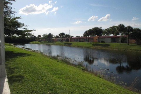 Condominio en alquiler en West Palm Beach, Florida, 2 dormitorios, 75.44 m2 № 1946102 - foto 18