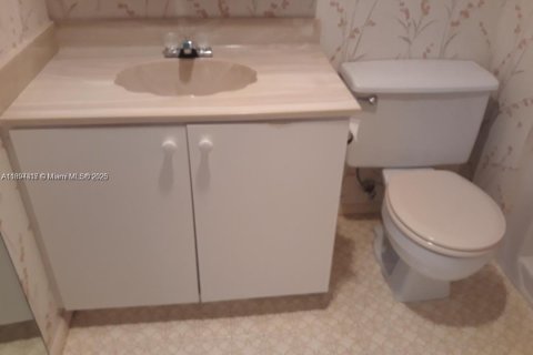 Condominio en alquiler en West Palm Beach, Florida, 2 dormitorios, 75.44 m2 № 1946102 - foto 9