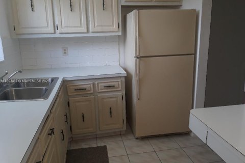 Condominio en alquiler en West Palm Beach, Florida, 2 dormitorios, 75.44 m2 № 1946102 - foto 3