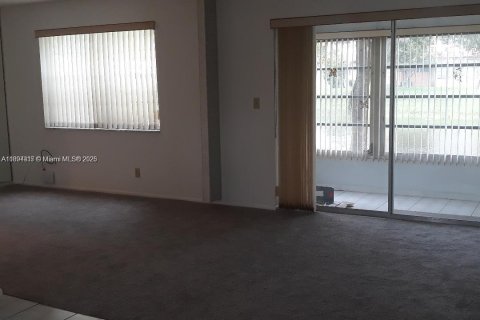 Condominio en alquiler en West Palm Beach, Florida, 2 dormitorios, 75.44 m2 № 1946102 - foto 5