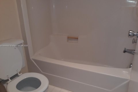 Condominio en alquiler en West Palm Beach, Florida, 2 dormitorios, 75.44 m2 № 1946102 - foto 14