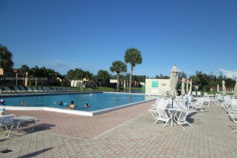 Condominio en alquiler en West Palm Beach, Florida, 2 dormitorios, 75.44 m2 № 1946102 - foto 28