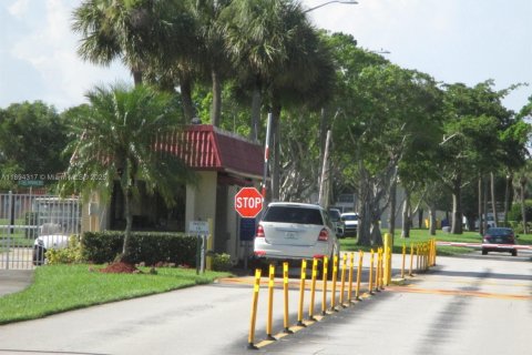 Condominio en alquiler en West Palm Beach, Florida, 2 dormitorios, 75.44 m2 № 1946102 - foto 21