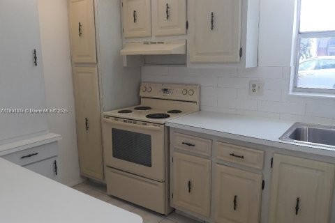 Condominio en alquiler en West Palm Beach, Florida, 2 dormitorios, 75.44 m2 № 1946102 - foto 2