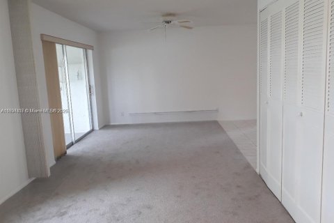 Condominio en alquiler en West Palm Beach, Florida, 2 dormitorios, 75.44 m2 № 1946102 - foto 6
