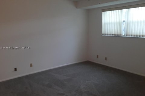 Condominio en alquiler en West Palm Beach, Florida, 2 dormitorios, 75.44 m2 № 1946102 - foto 11