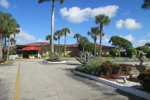 Condominio en alquiler en West Palm Beach, Florida, 2 dormitorios, 75.44 m2 № 1946102 - foto 22