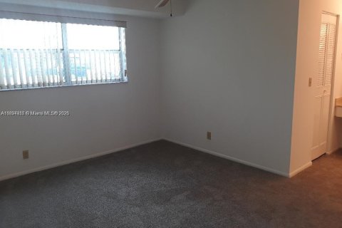 Condominio en alquiler en West Palm Beach, Florida, 2 dormitorios, 75.44 m2 № 1946102 - foto 12