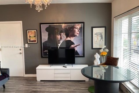 Condominio en venta en Miami Beach, Florida, 1 dormitorio, 44.59 m2 № 1985173 - foto 1