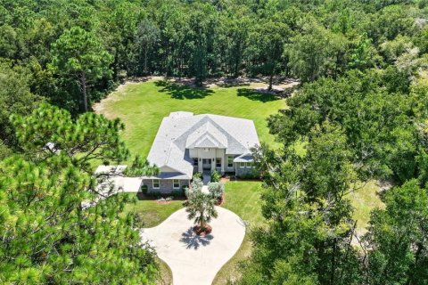 Casa en Silver Springs Shores, Florida 5 dormitorios, 326.27 m2 № 2378379