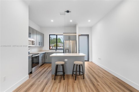 Touwnhouse à vendre à Miami, Floride: 4 chambres, 295.43 m2 № 2170514 - photo 8