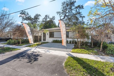 Touwnhouse à vendre à Miami, Floride: 4 chambres, 295.43 m2 № 2170514 - photo 23