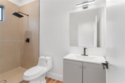 Touwnhouse à vendre à Miami, Floride: 4 chambres, 295.43 m2 № 2170514 - photo 11