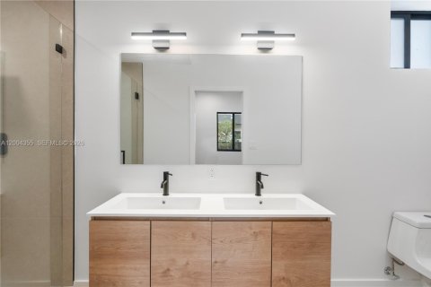 Touwnhouse à vendre à Miami, Floride: 4 chambres, 295.43 m2 № 2170514 - photo 12