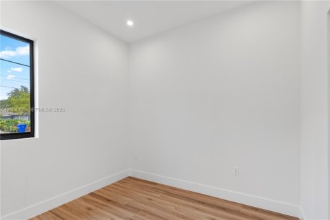 Touwnhouse à vendre à Miami, Floride: 4 chambres, 295.43 m2 № 2170514 - photo 14