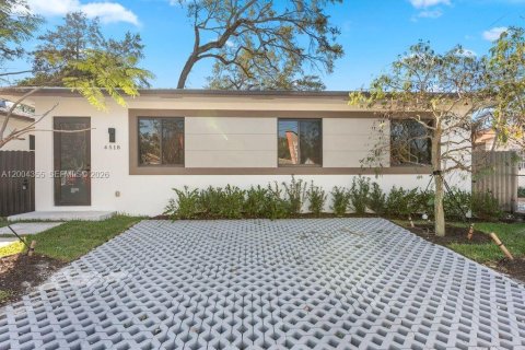 Touwnhouse à Miami, Floride 4 chambres, 295.43 m2 № 2170514