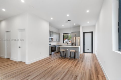 Touwnhouse à vendre à Miami, Floride: 4 chambres, 295.43 m2 № 2170514 - photo 6