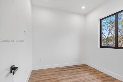 Touwnhouse à vendre à Miami, Floride: 4 chambres, 295.43 m2 № 2170514 - photo 15